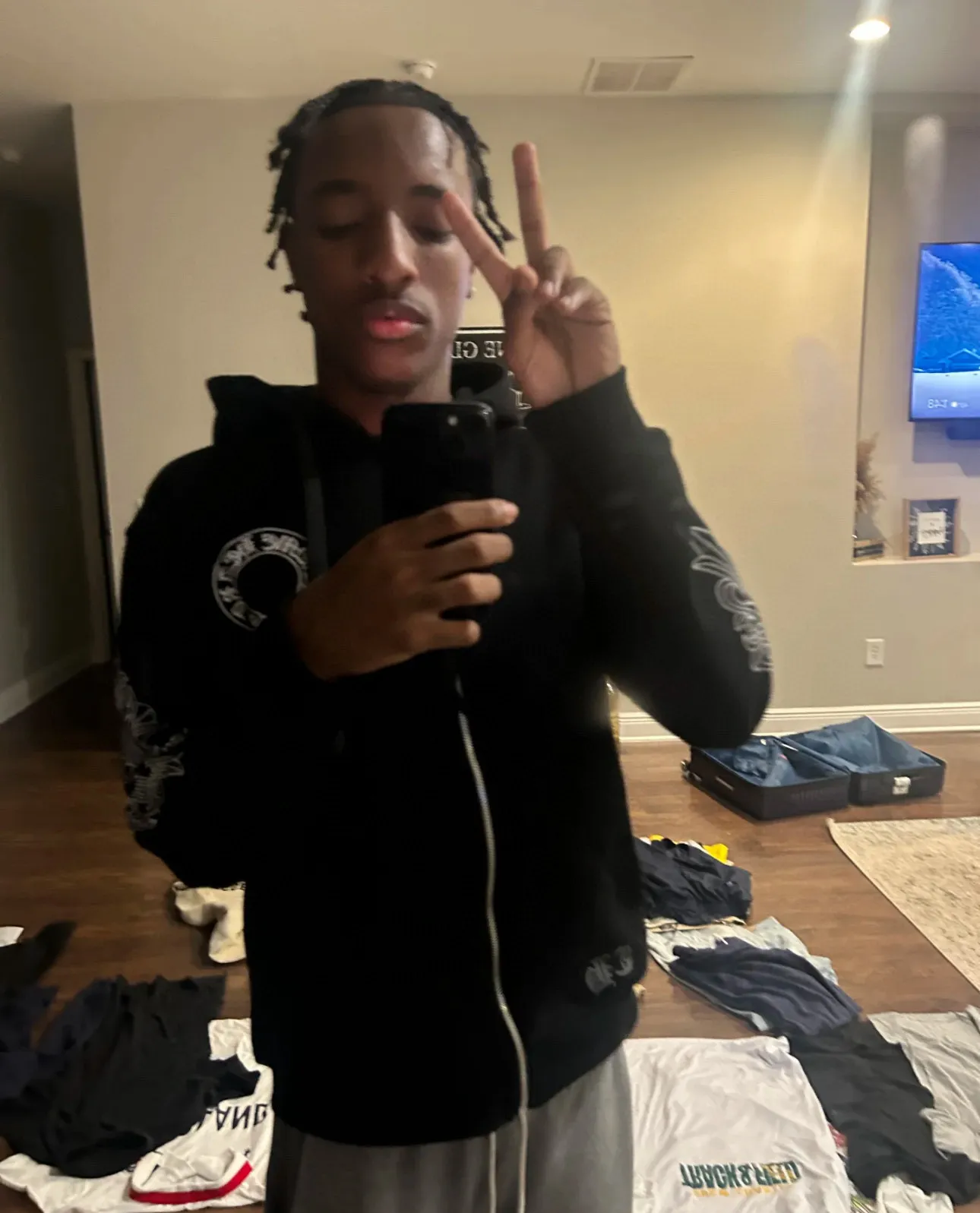 P280 Style number: S107 ChromeHearts 25 early autumn floral arm horseshoe hooded sweatshirt Sanskrit letter rattan flower cross horseshoe hooded sweatshirt The fabric is made of 440g pure cotton terry with matching threads Imported printing Original custom-made Hardware Color: Black Size: S-XL